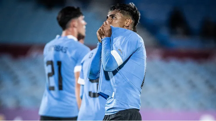 Uruguay ganó de la mano de sus jóvenes figuras y le mete miedo a Chile para el debut en eliminatorias.