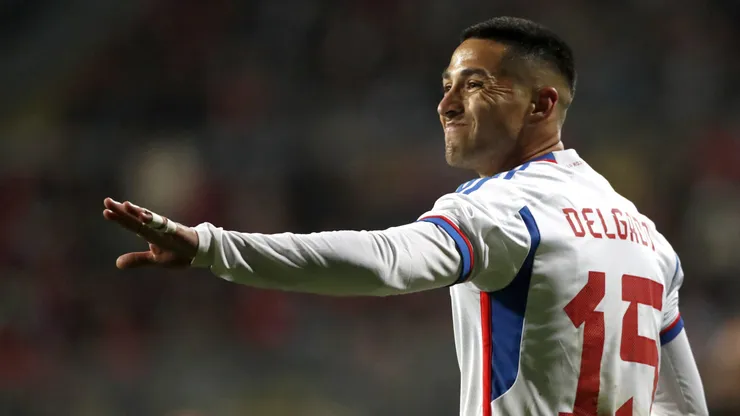 Juan Delgado se ganó la confianza de Eduardo Berizzo, pero ahora no tiene club en Europa.