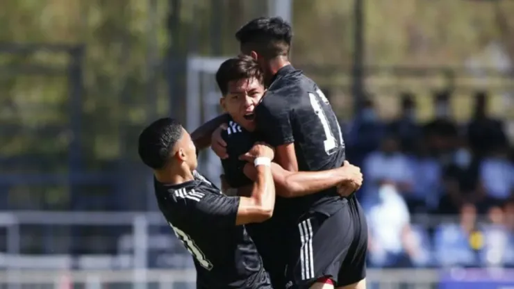 Ervin Vaca junto a sus compañeros