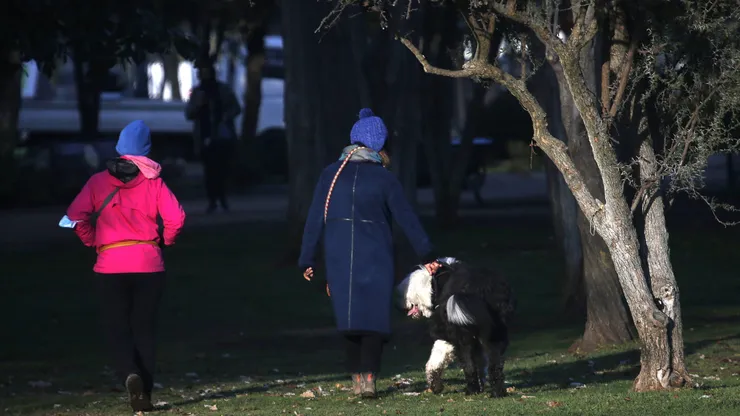 Las bajas temperaturas se han hecho presente los últimos días en Santiago.