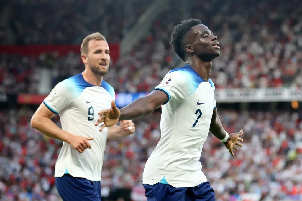 Bukayo Saka y Harry Kane iniciaron la aplastante goleada de Inglaterra ante Macedonia. | Foto: Getty