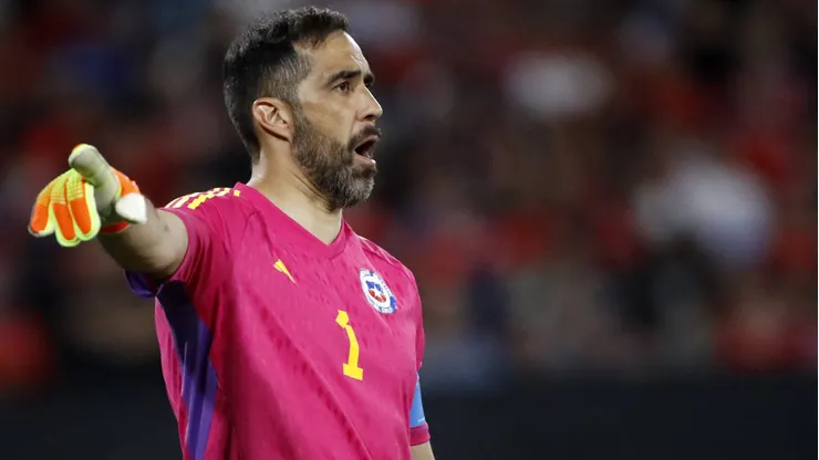 Claudio Bravo jugó ante Paraguay en la Roja del Toto Berizzo. Pero pidió no ser considerado para la fecha FIFA triple de junio.