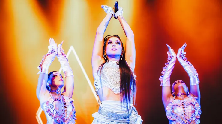 Denise Rosenthal deslumbra en el escenario del Movistar Arena