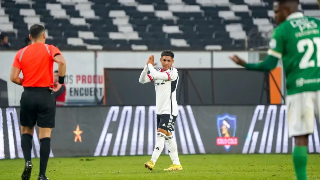 Jordhy Thompson pidió perdón a los hinchas en la cancha y ahora ha tenido un renacer en Colo Colo. Foto: Guille Salazar, RedGol.