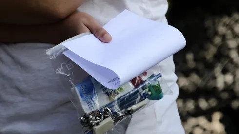 Estudiantes esperando para rendir la PAES (2022)