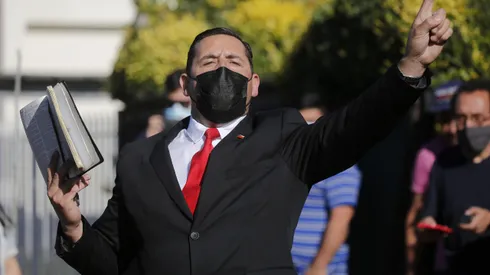 Pastor Soto se vuelve loco y desafía a diputado Winter