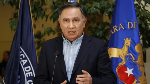 El diputado Miguel Mellado ofrece un punto de prensa en la Camara de Diputados.