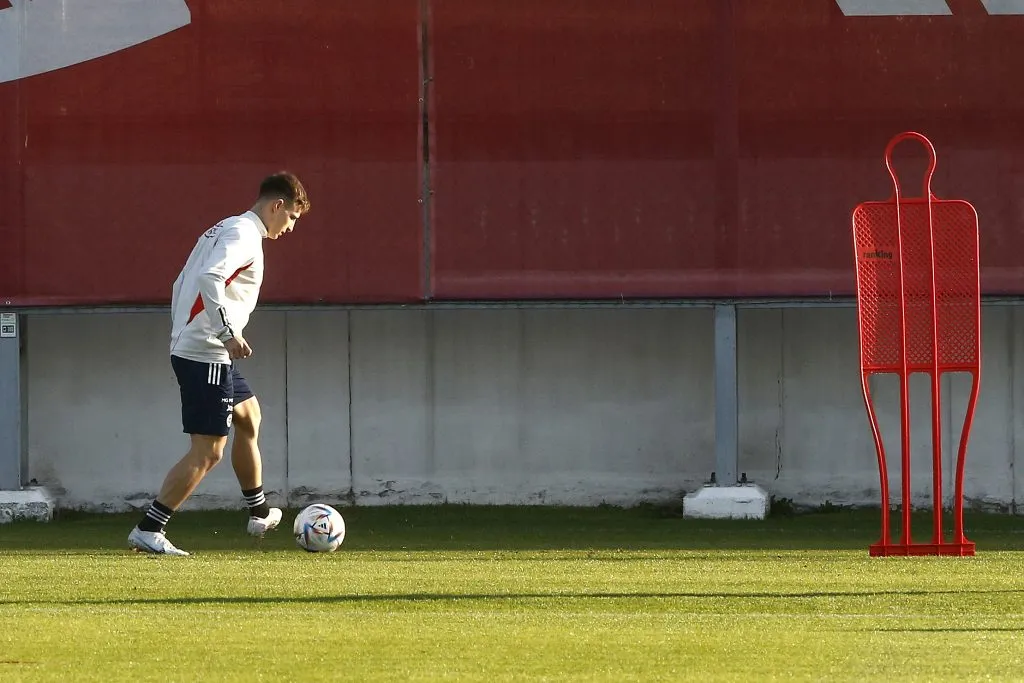 Bruno Barticciotto en una práctica de la Roja en la fecha FIFA triple de junio de 2023. (Javier Salvo/Photosport).