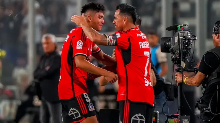 Esteban Paredes elogió a Damián Pizarro y pidió dejar de presionarlo por los goles en Colo Colo.