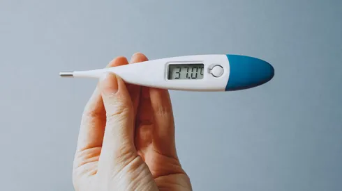 ¿Cómo bajar la fiebre en niños? Tips para aplicar en menores