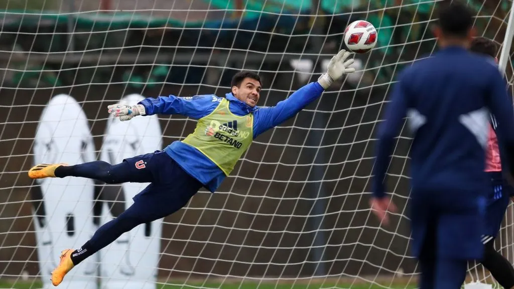 Cristopher Toselli ha esperado su oportunidad para tomar el lugar de Cristóbal Campos en la U. Foto: Comunicaciones U. de Chile.