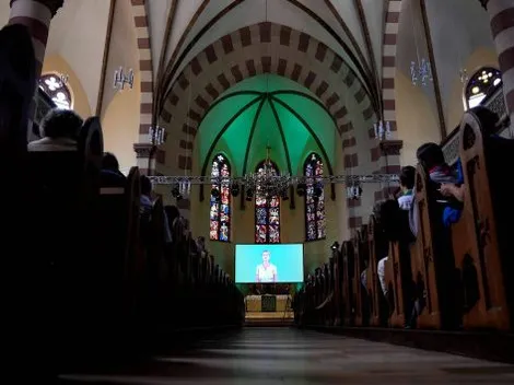 Realizan misa religiosa con ChatGPT y asisten más de 300 personas