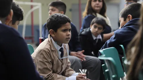 Colegio Médico y de Profesores piden extender las vacaciones de invierno.