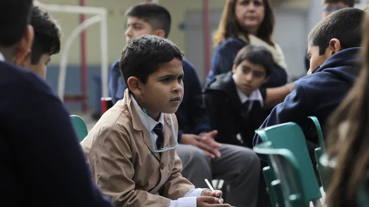 Colegio Médico y de Profesores piden extender las vacaciones de invierno.