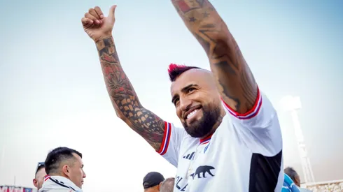 A Vidal le aconsejan no volver a Colo Colo aún