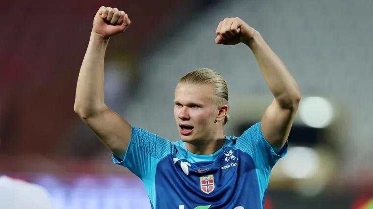 Erling Haaland le para al carrete y llega a la concentración de Noruega