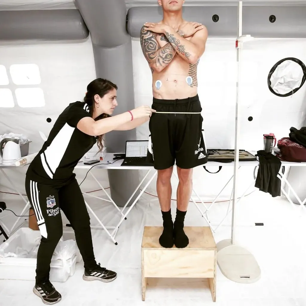 Gabriela Riveri, la nutricionista que supervisa la alimentación del primer equipo de Colo Colo.