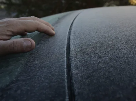 ¿Sabías que esta es la mejor forma de sacar la escarcha a los vidrios congelados?