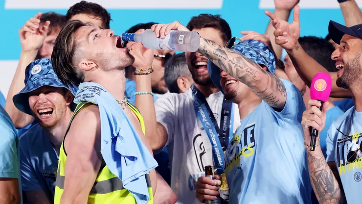 Grealish se lanzó con todo a carretear tras ganar la Champions.