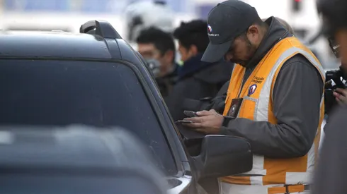 Revisa los vehiculos que tendrán restricción este martes 13 de junio.