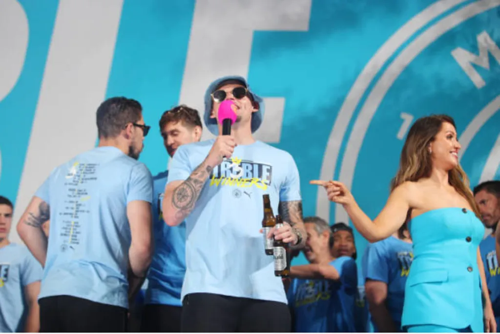 Kalvin Phillips fue el animador del festejo del Manchester City campeón de la Champions League. (Getty Images).