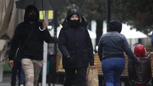 Santiago vivió este lunes su jornada más fría en lo que va del año.