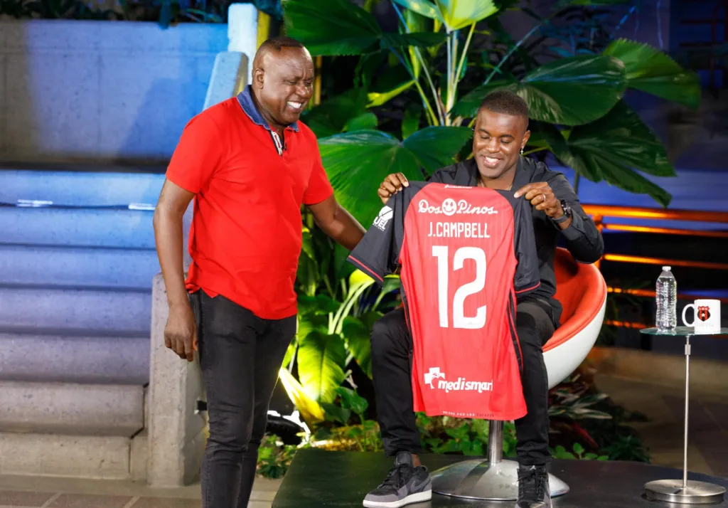 Joel Campbell fue recibido como súper estrella en la Liga Deportiva Alajuelense de Costa Rica. (Foto: Liga Deportiva Alajuelense).