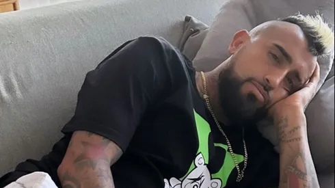 Arturo Vidal aburrido con la final