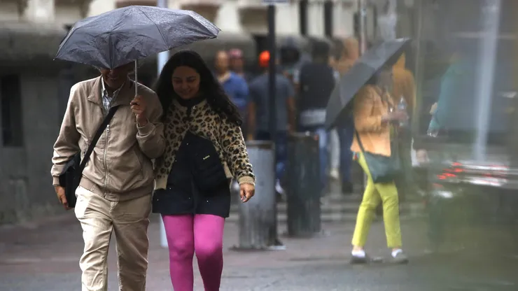 Lluvia en Santiago.