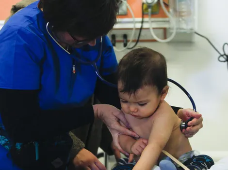 ¿Cuáles son los síntomas y medio de contagio del virus sincicial?