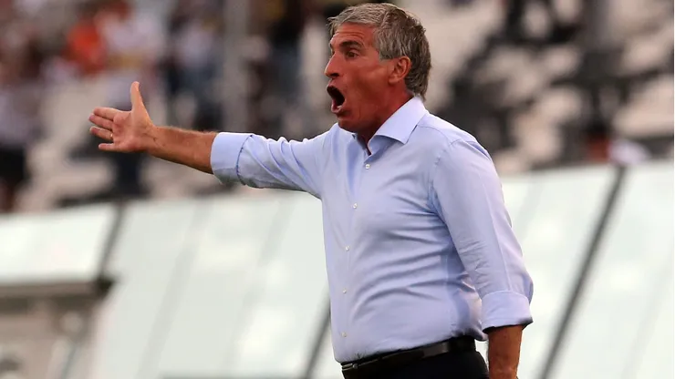 Omar Labruna no olvida su paso por Colo Colo, al que comparó con dirigir a una selección.