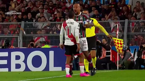 Felipe Melo tuvo un partido sabroso ante River Plate. Un grito de energúmeno y un par de burlas sobre el final para el brasileño.