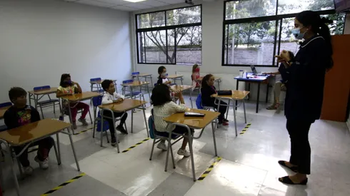 ¿En qué región se suspendieron las clases por fuertes vientos?