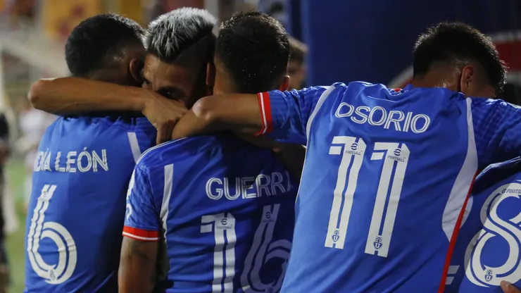 Los jugadores de Universidad de Chile apoyan a Fernández.