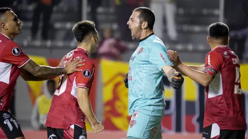 Nicola Pérez fue el héroe de Ñublense ante Aucas.