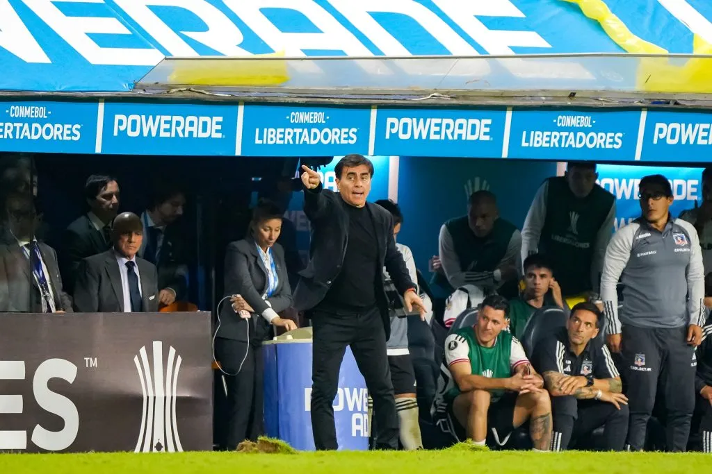 La derrota contra Boca Juniors tiene a Gustavo Quinteros colgando de un hilo en Colo Colo. Foto: Getty Images.