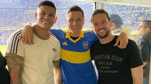 El jugador español fue invitado por Marcos Rojo al partido contra Colo Colo.