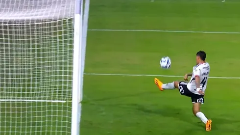Alan Saldivia se disfrazó de bombero y mantuvo el 0 en el arco de Colo Colo ante Boca Juniors. ¡Qué salvada!