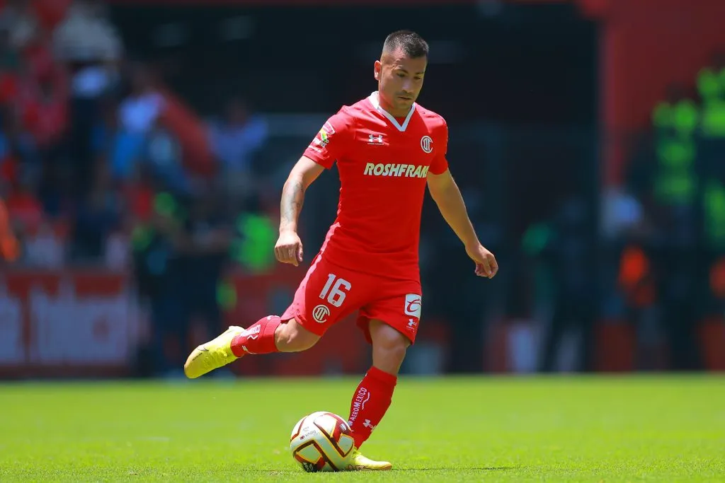 Jean Meneses en acción con el Toluca de México. ¿Cambiará de aires? (Photo by Hector Vivas/Getty Images)