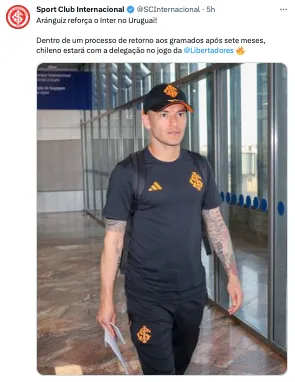 Charles Aránguiz viajó con el plantel de Inter de Porto Alegre a Uruguay. Foto: Twitter