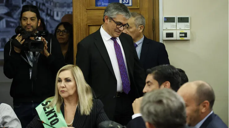 Valparaiso, 5 de junio de 2023. El ministro de hacienda Mario Marcel y la diputada Pamela Jiles participan de la comision de constitucion de la Camara de Diputados en la que se discute el proyecto de sexto retiro. Raul Zamora/Aton Chile