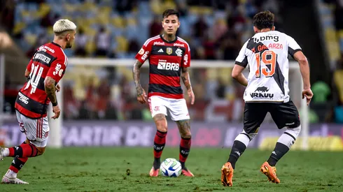 Erick Pulgar será titular en el Flamengo, mientras Luciano Arriagada va a la banca. Arturo Vidal ya está junto al Athletico Paranaense, su nuevo club.