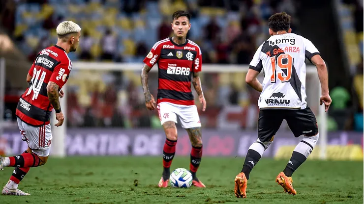 Erick Pulgar será titular en el Flamengo, mientras Luciano Arriagada va a la banca. Arturo Vidal ya está junto al Athletico Paranaense, su nuevo club.