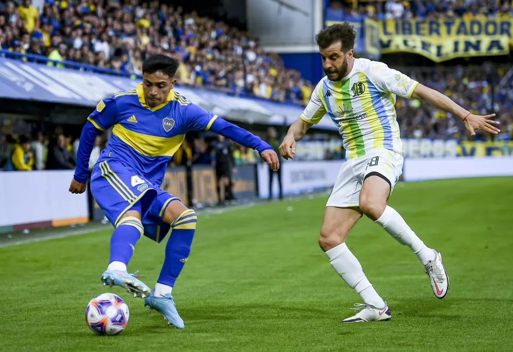 Luca Langoni en acción por Boca Juniors. Será titular ante Colo Colo. (Marcelo Endelli/Getty Images).