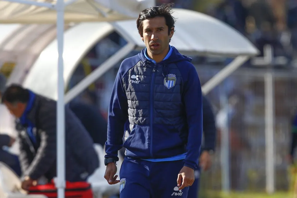 Nicolás Núñez en un partido de Magallanes ante Deportes Temuco por el Campeonato Ascenso 2022. (Dragomir Yankovic/Photosport).