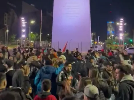 Hinchas albos repletan el Obelisco previo al duelo contra Boca