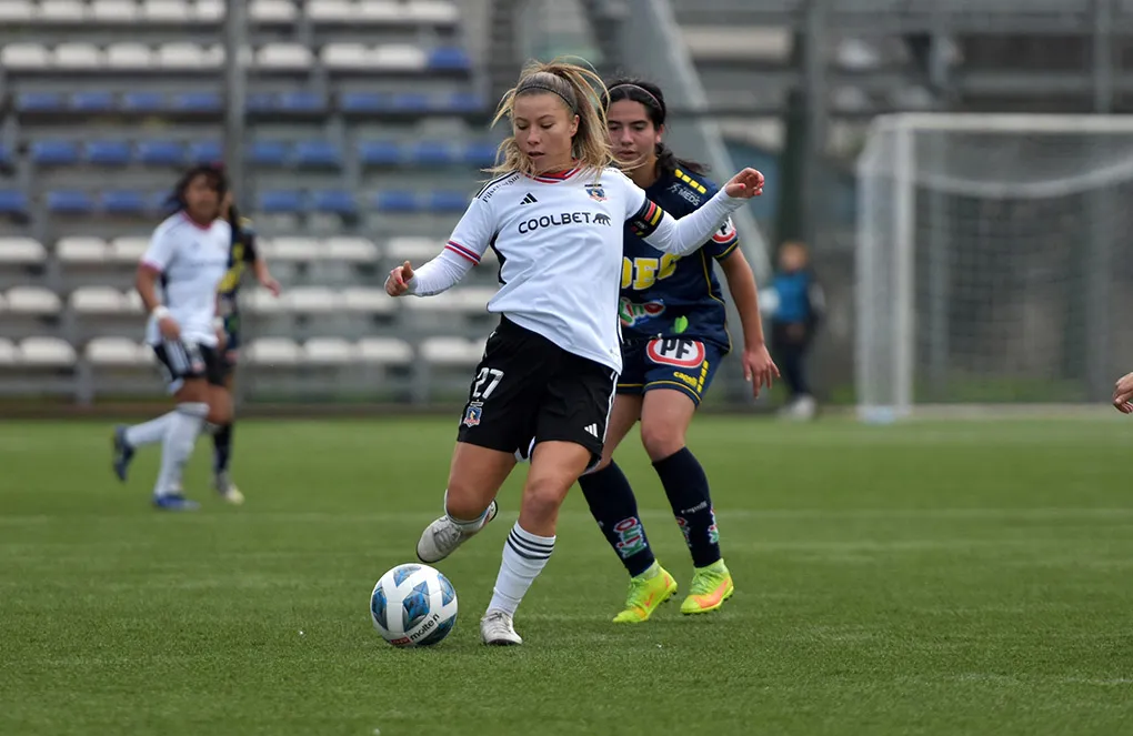 Yanara Aedo marcó dos goles en este triunfo de las albas. | Consuelo Cabrera / campeonatochileno.cl