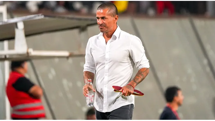 Jorge Acuña no va más como DT de Santiago City. ¿Cuál será su próximo paso de entrenador?