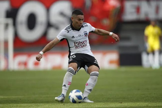 Todo indica que Óscar Opazo volverá a vestir la camiseta de Colo Colo. (Javier Vergara/Photosport).