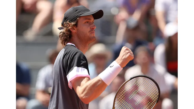 Nicolás Jarry pasó del puesto 35 al 30 en el ranking ATP tras una gran semana en Roland Garros. | Foto: Getty
